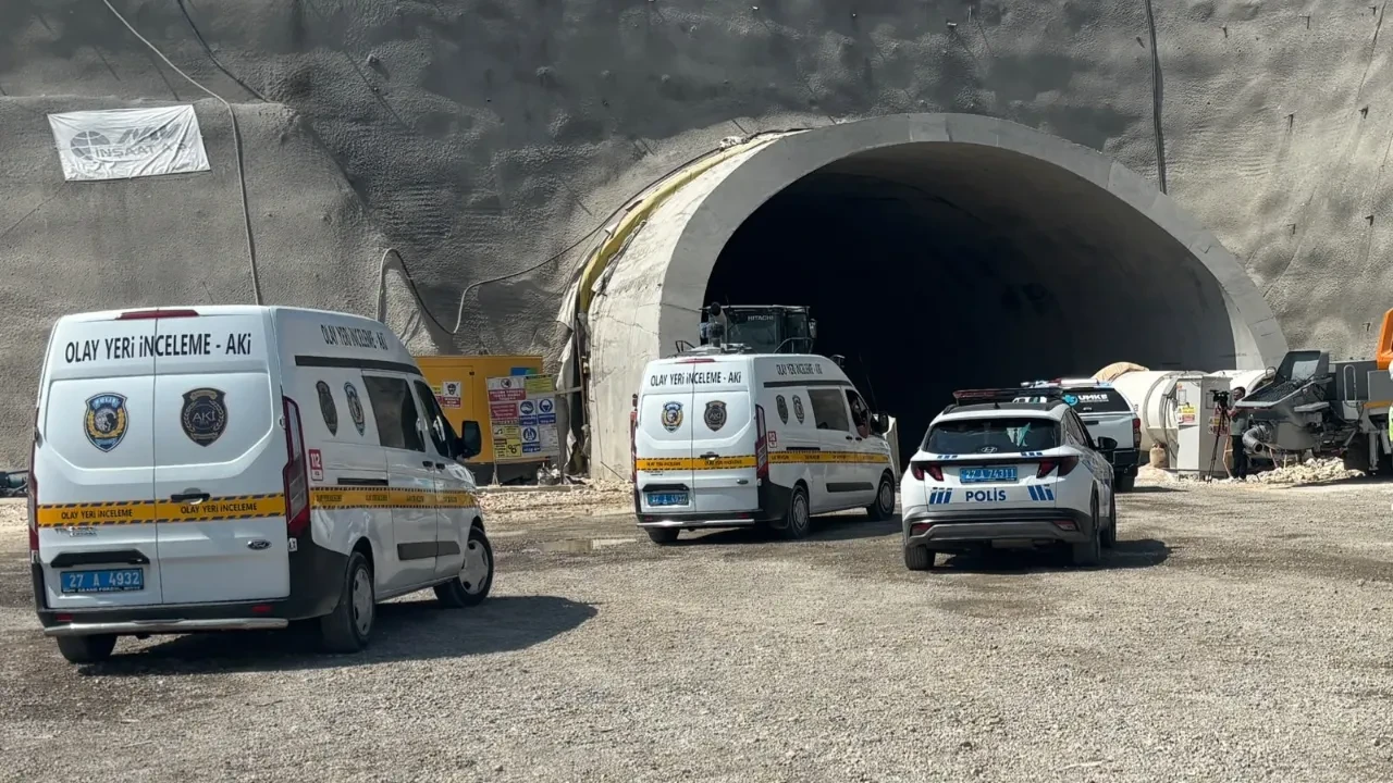 Gazinantep'te tünel çalışmasında feci kaza: İşçiler demir ve iskele arasına sıkıştı: 1 ölü, 5 yaralı