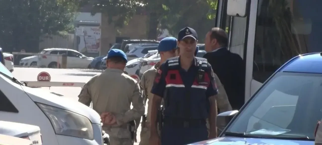 Menderes Belediyesi'ne soruşturmada yeni gelişme: İlkay Çiçek’le yazışmaları ortaya çıkan Avukat Elifnur Gürcü gözaltında
