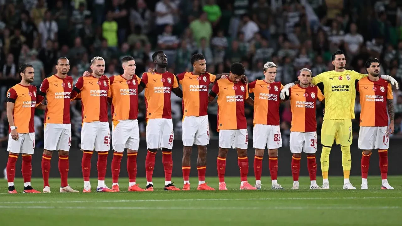 Okan Buruk'tan Sporting yenilgisi sonrası hakem isyanı! "Bugün futbolun dışından birçok şey oldu"