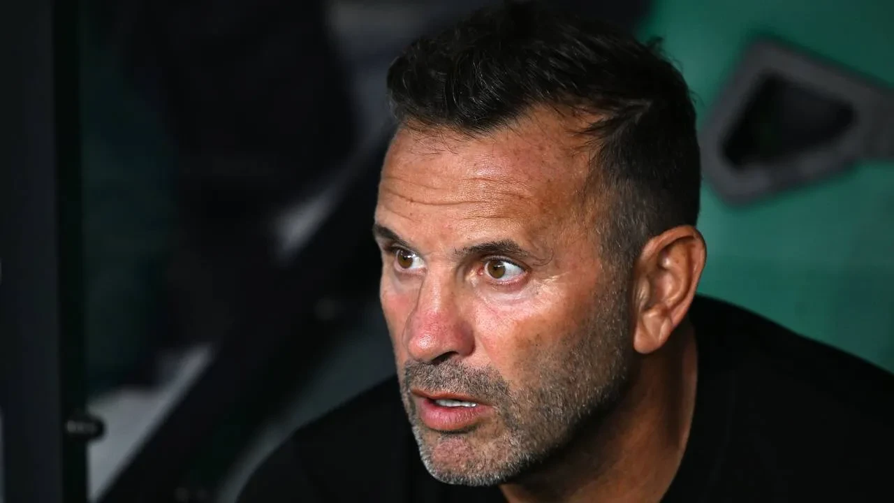 Okan Buruk'tan Sporting yenilgisi sonrası hakem isyanı! "Bugün futbolun dışından birçok şey oldu"
