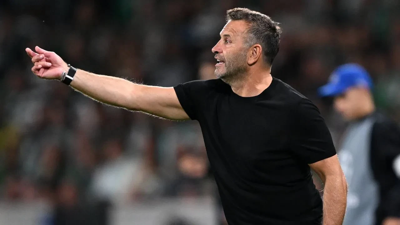 Okan Buruk'tan Sporting yenilgisi sonrası hakem isyanı! "Bugün futbolun dışından birçok şey oldu"