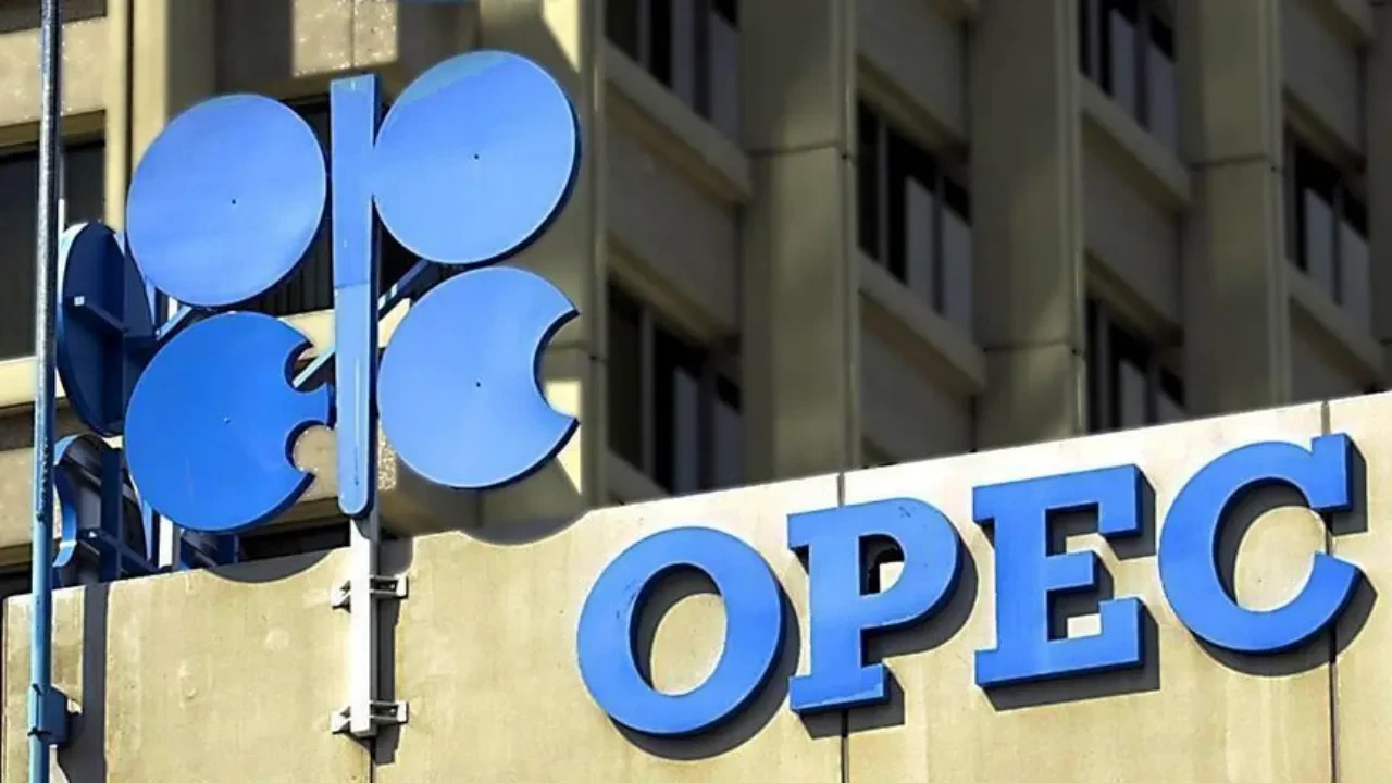 OPEC'in günlük ham petrol üretimi ağustosta 346 bin varil arttı