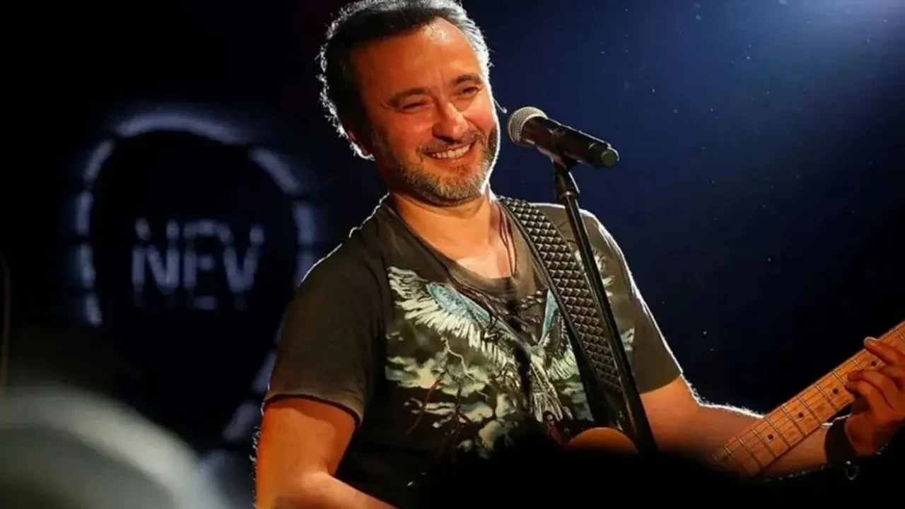 Şarkıcı Nev olarak tanınan Nevzat Doğanay yoğun bakıma kaldırıldı! Karaciğer hastalığı iddiası sevenlerini korkuttu