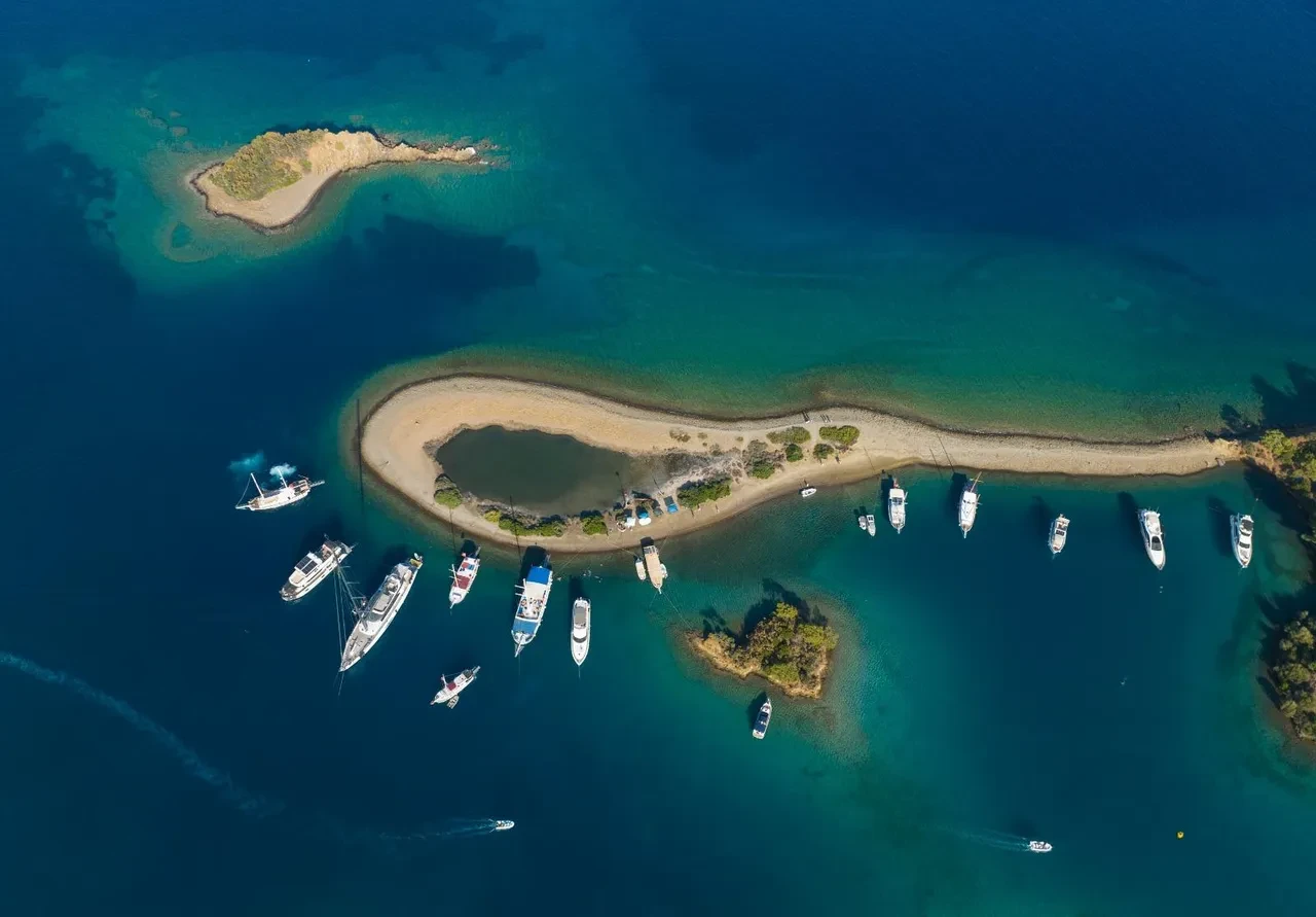 Türkiye adeta bir vaha: TÜRSAB Başkanı Bağlıkaya’dan turizm için kritik uyarı