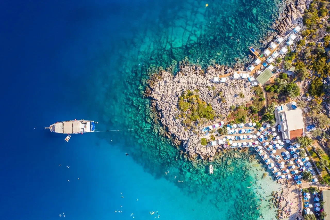 Türkiye adeta bir vaha: TÜRSAB Başkanı Bağlıkaya’dan turizm için kritik uyarı