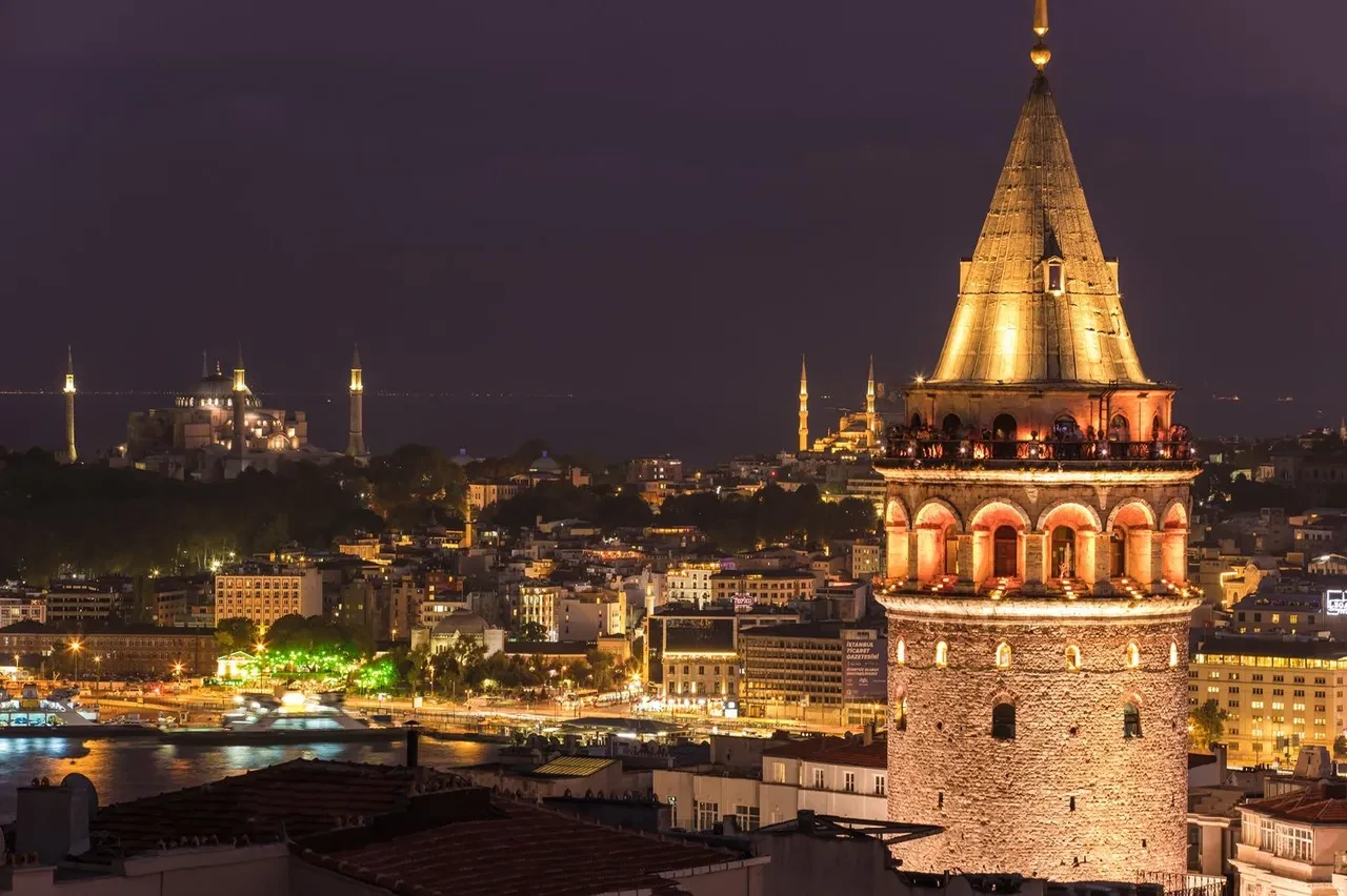 Türkiye adeta bir vaha: TÜRSAB Başkanı Bağlıkaya’dan turizm için kritik uyarı