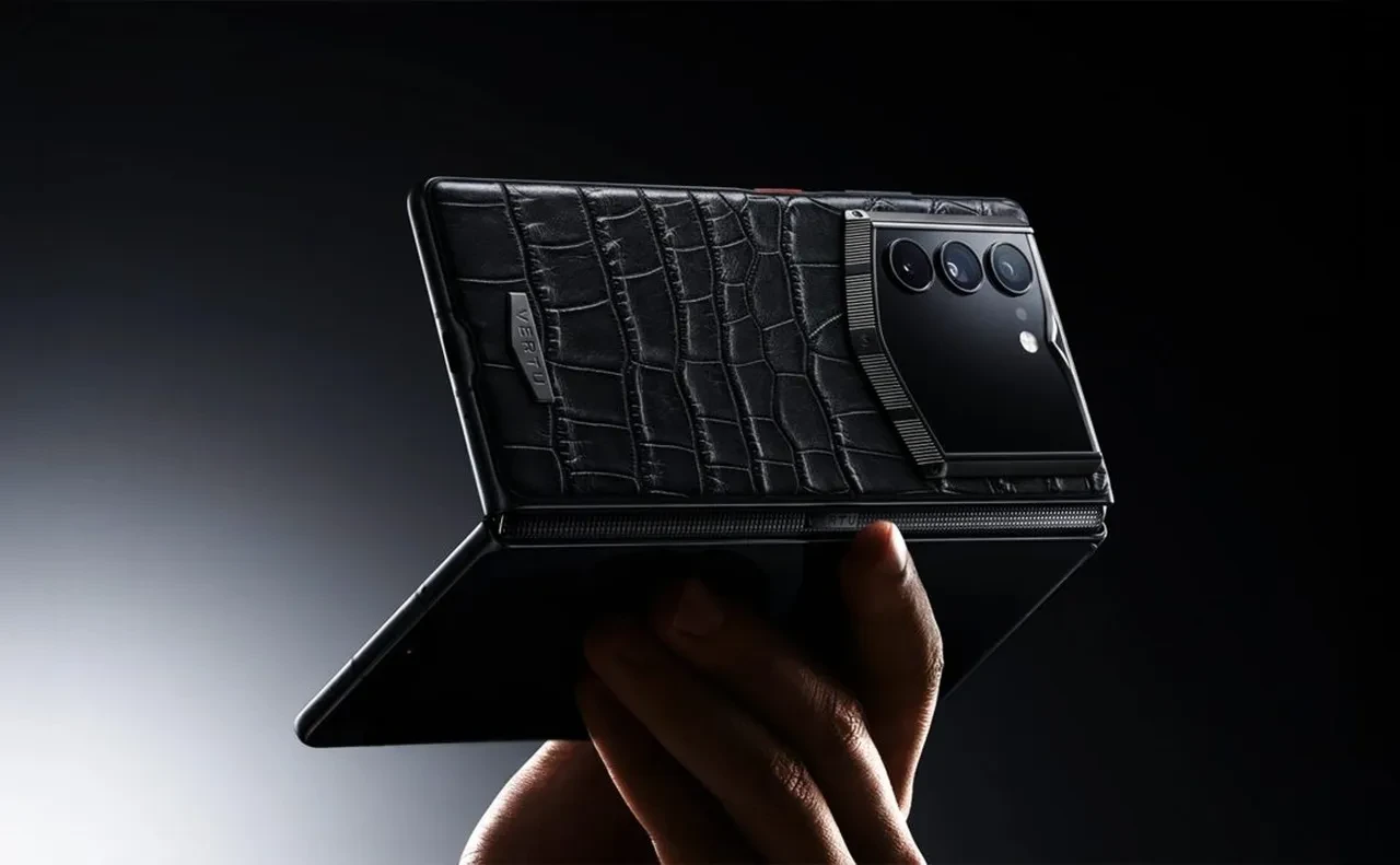Vertu telefon neden pahalı, dinlenemiyor mu? Çağla Öz'ün paylaştığı internetsiz telefonun özellikleri dikkat çekti