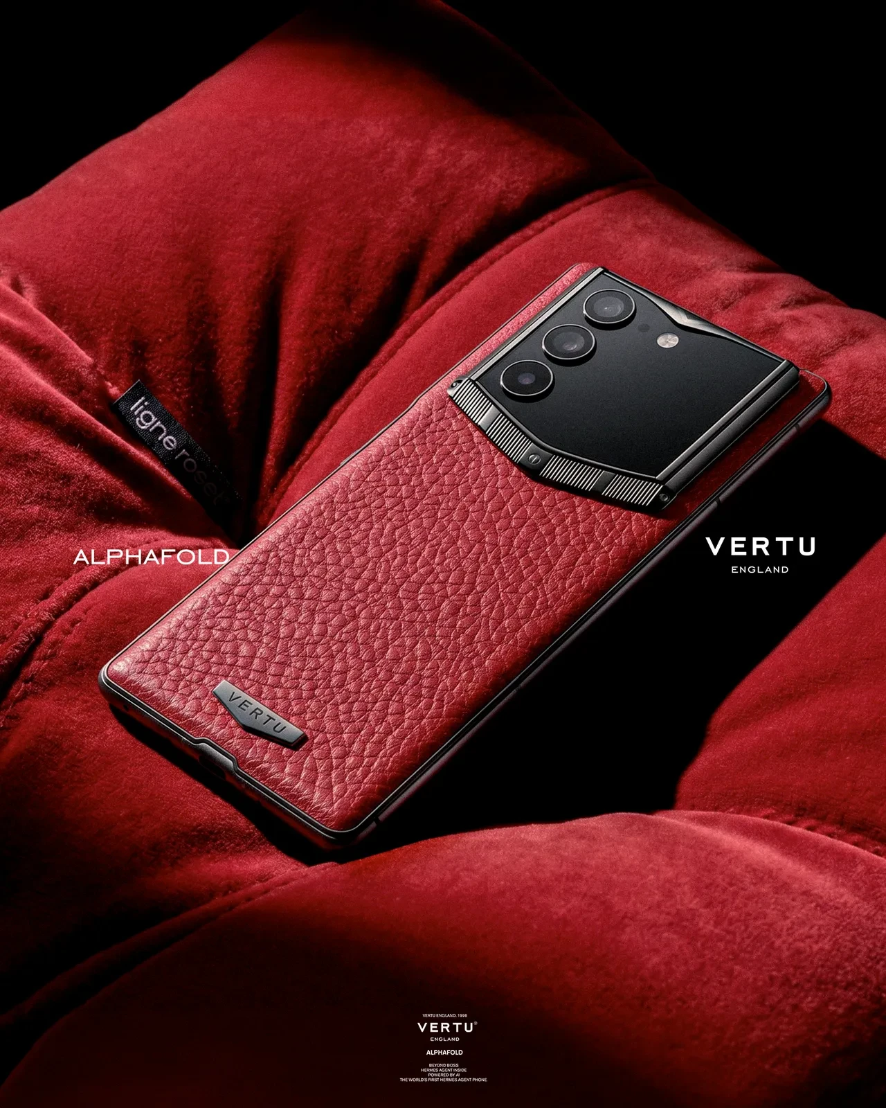 Vertu telefon neden pahalı, dinlenemiyor mu? Çağla Öz'ün paylaştığı internetsiz telefonun özellikleri dikkat çekti