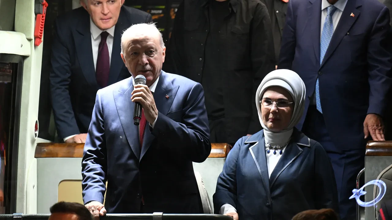 Cumhurbaşkanı Erdoğan baba ocağı Rize’de vatandaşlara seslendi: Yaklaşan seçimleri başarıyla atlatacağız