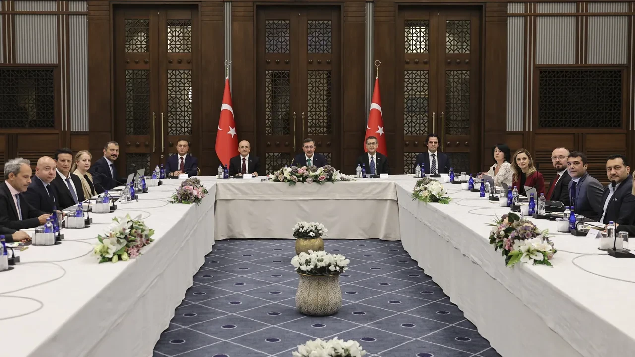 Mehmet Şimşek: Hayat pahalılığı baskısını ciddiye alıyoruz, Cumhurbaşkanımız bizi görevlendirdi