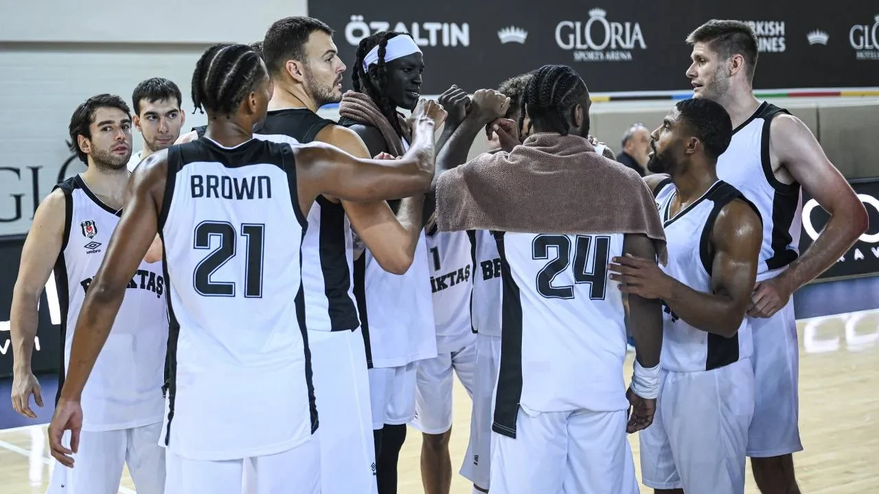 Beşiktaş gelişmeyi duyurdu: Yıldız oyuncunun sözleşmesi donduruldu! Yeni transferde sağlık sorunu