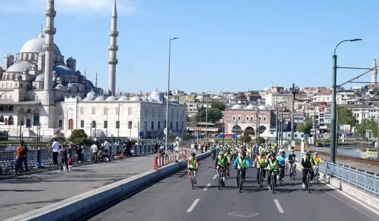 İstanbul'da trafiğe pazar günü düzenlemesi: 3 ilçede bazı yollar kapanacak