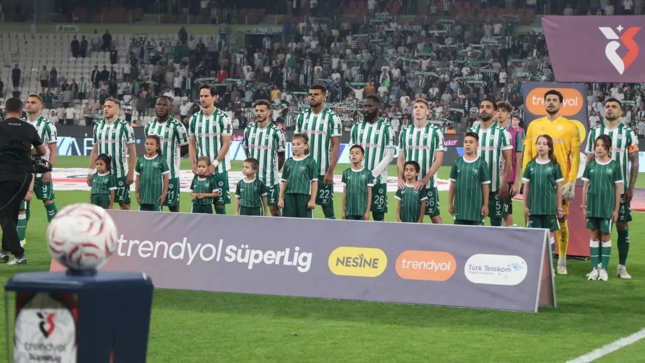 Konyaspor'da İlhan Palut, Trabzonspor galibiyetini değerlendirdi! "En kısa sürede düzlüğe çıkmalıyız"