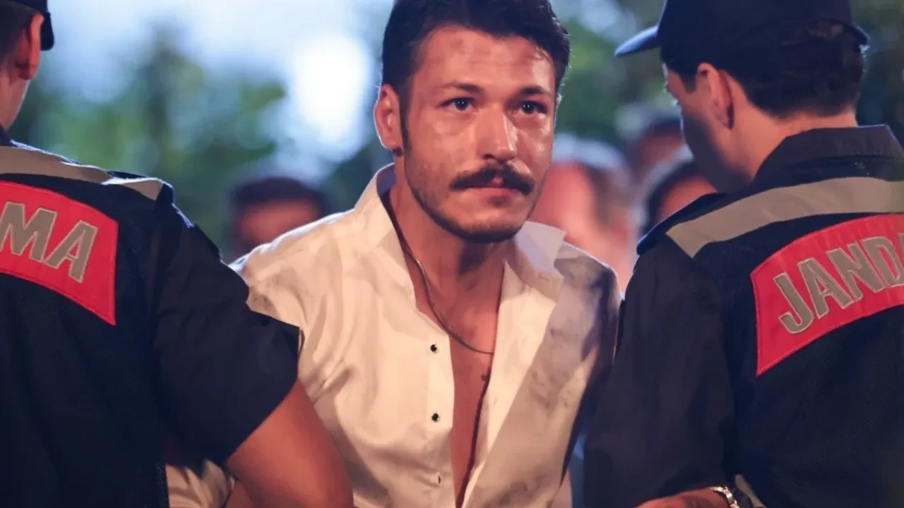 Mercan Köşk’te Aras nerede, yangından kurtuldu mu? Mercan Köşk 2. Bölüm izle
