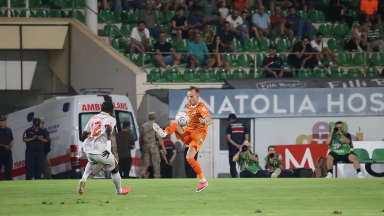 Alanyaspor-Göztepe maçında zehirlenme şüphesi: 50 kişi hastanelik oldu