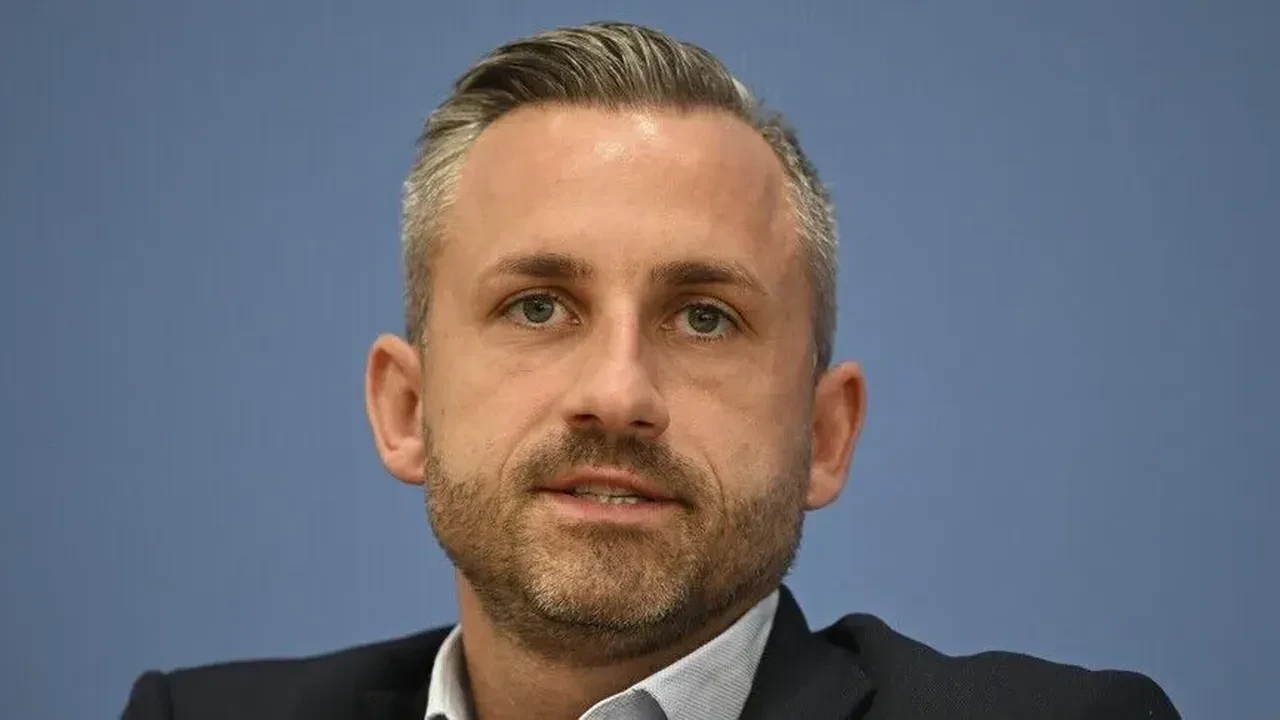Almanya'da yükselen aşırı sağcı AfD'nin liderinden skandal sözler: Göçmenleri silah zoruyla sınır dışı edeceğiz