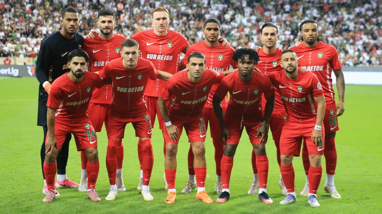 Amedspor'dan 5-0'lık galibiyet! Diyarbakır temsilcisi, İstanbul Başakşehir'e gol olup yağdı