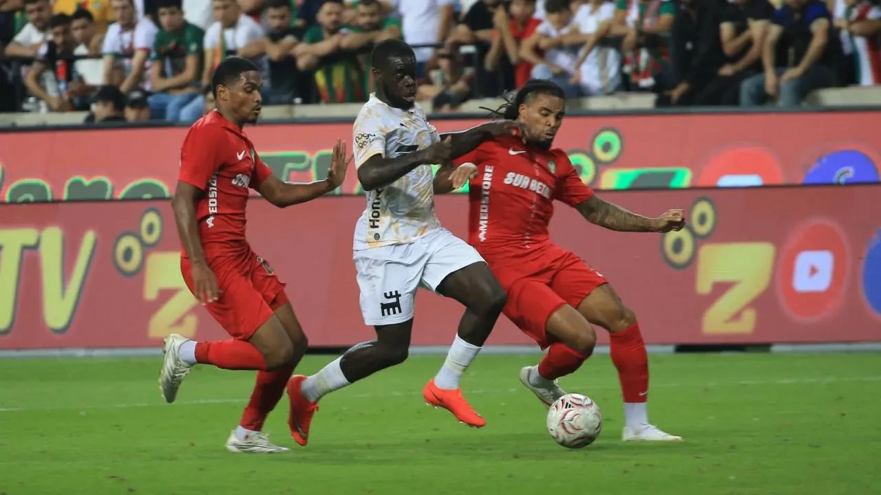 Amedspor'dan 5-0'lık galibiyet! Diyarbakır temsilcisi, İstanbul Başakşehir'e gol olup yağdı