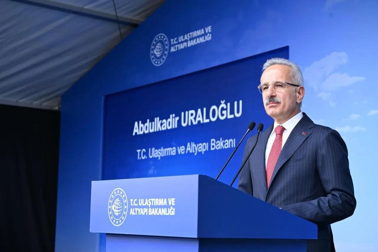 Bakan Uraloğlu duyurdu: İstanbul Havalimanı'nın yeni pisti için geri sayım