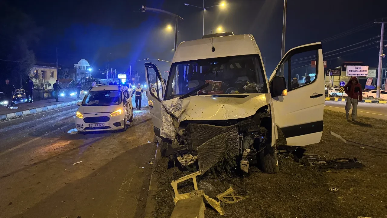 Bartın'da düğün dönüşü feci kaza: 21 yaralı