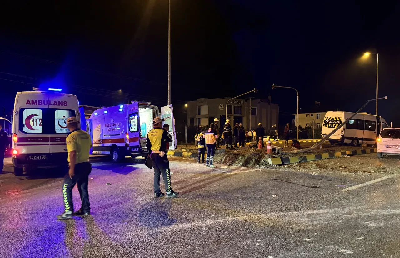Bartın'da düğün dönüşü feci kaza: 21 yaralı