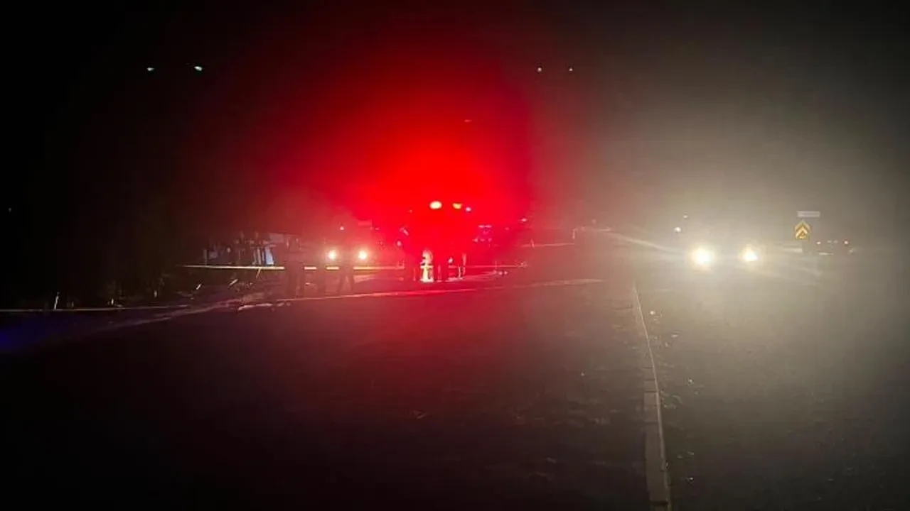 Bursa ve Mersin'de trafik kazası! Alkollü tır sürücüsü ters yöne girdi, otomobil uçuruma yuvarlandı: 4 ölü