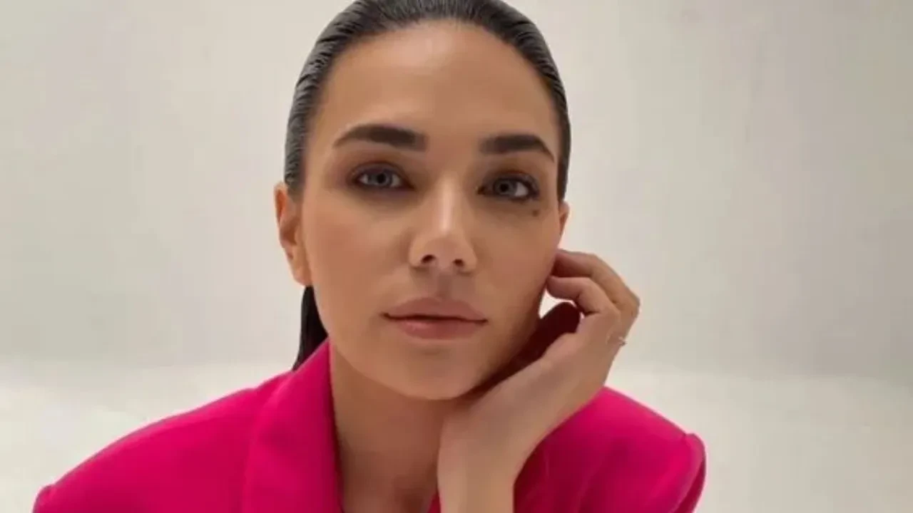 Buse Varol’un Tiktok’a giriş yaptığı videosu olay oldu! Sosyal medyanın diline düştü