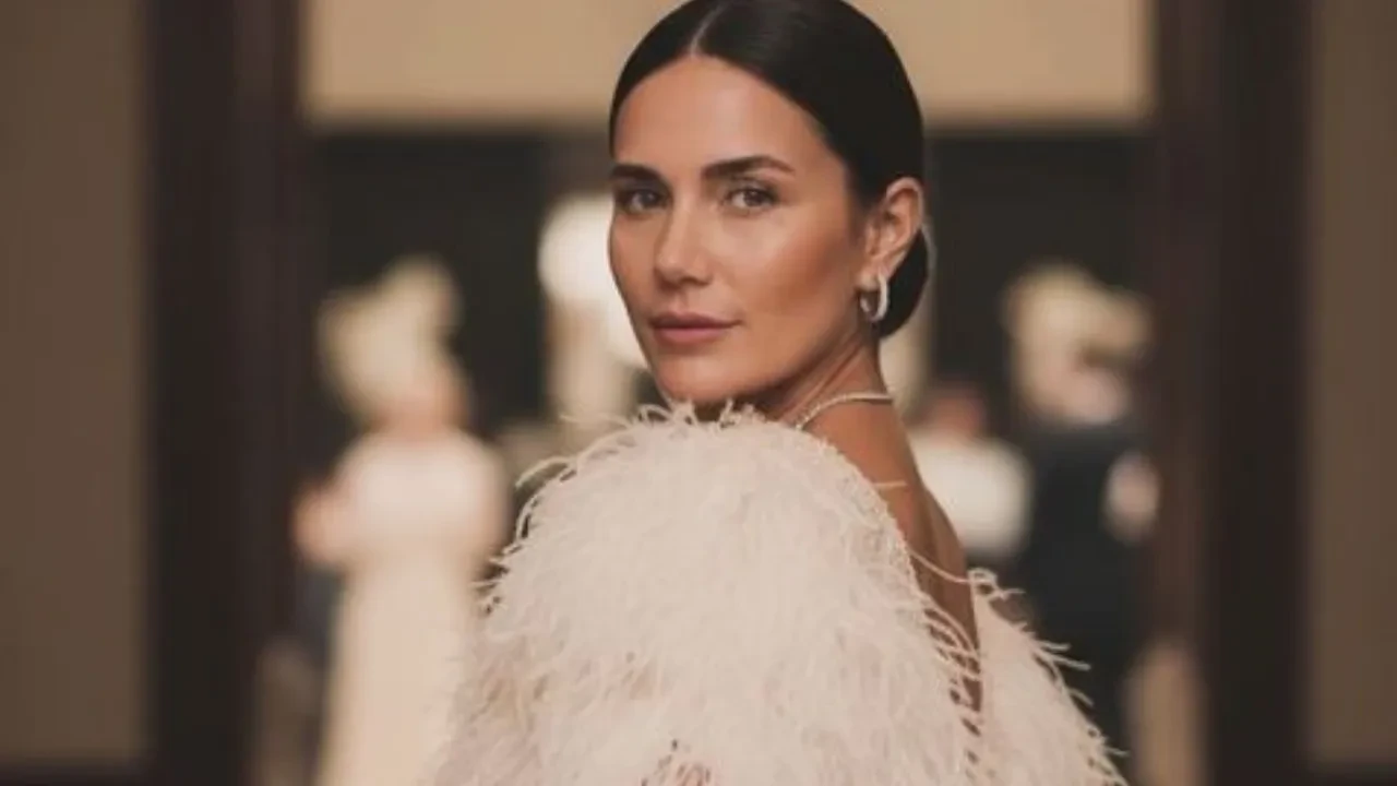 Buse Varol’un Tiktok’a giriş yaptığı videosu olay oldu! Sosyal medyanın diline düştü