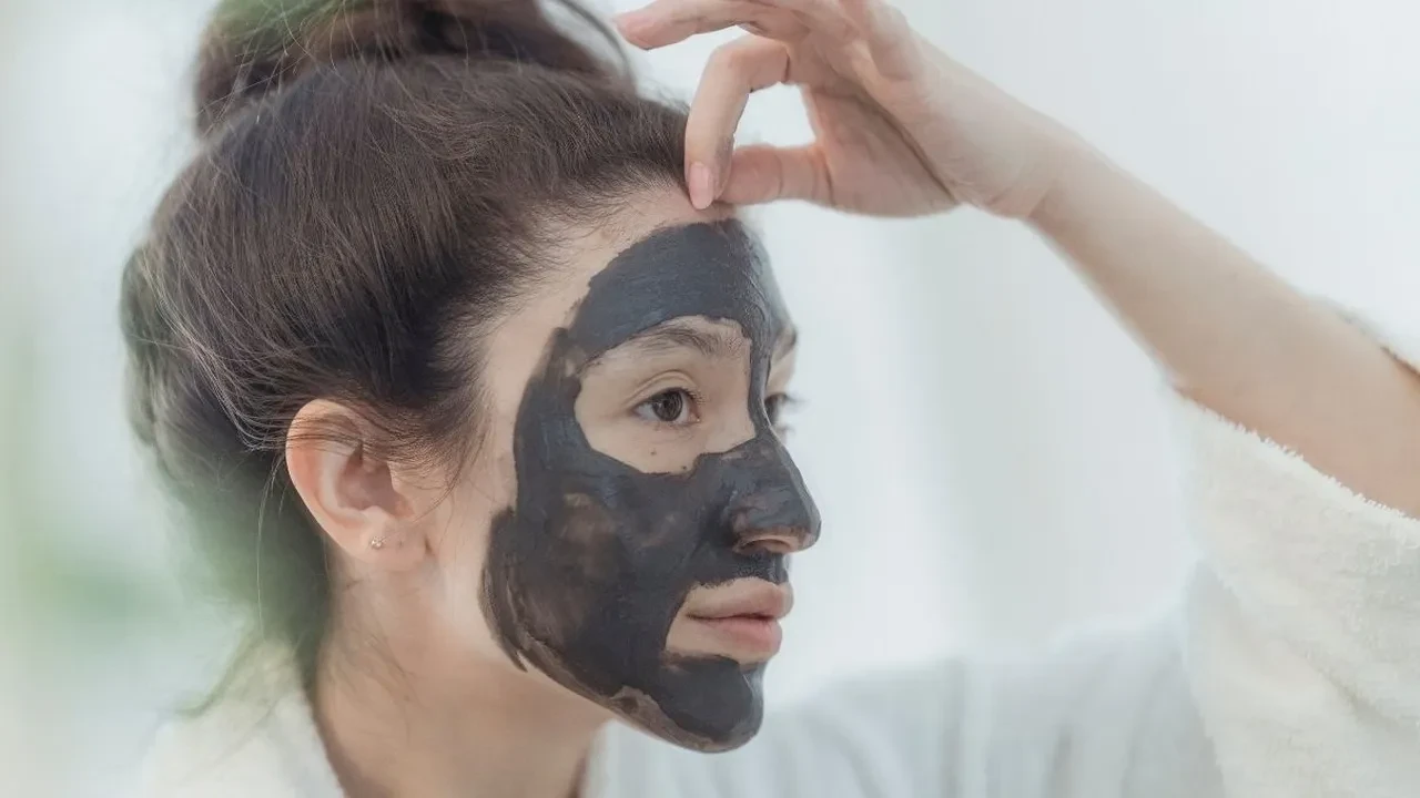 Cam gibi cilt için evde yapılan en popüler ve basit maske! Cilde iyi gelen en iyi maskeler