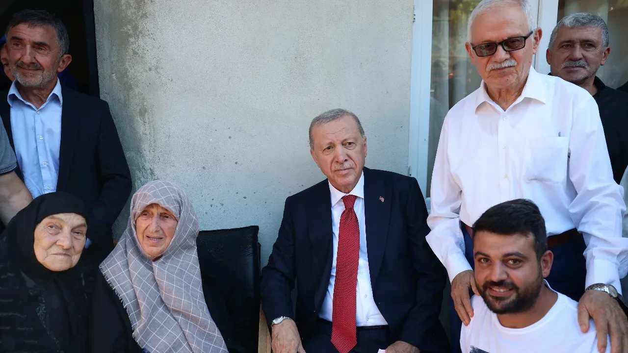 Cumhurbaşkanı Erdoğan’dan Rize’de komşu ziyareti
