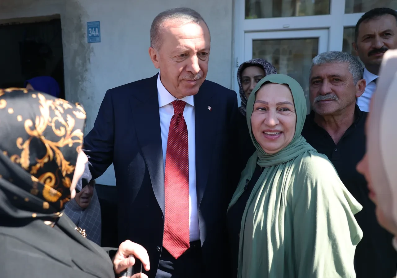 Cumhurbaşkanı Erdoğan’dan Rize’de komşu ziyareti