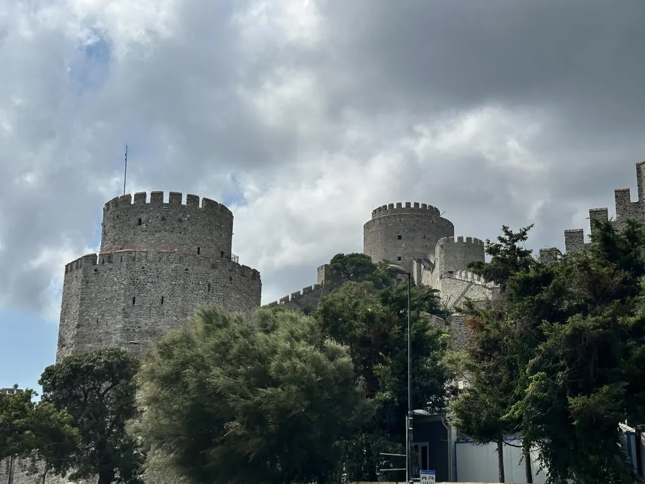 Fatih Sultan Mehmet tarafından 1452'de 90 günde yapıldı, 6,5 yıldır restorasyonu bitmedi: STK’lardan Rumeli Hisarı çıkışı