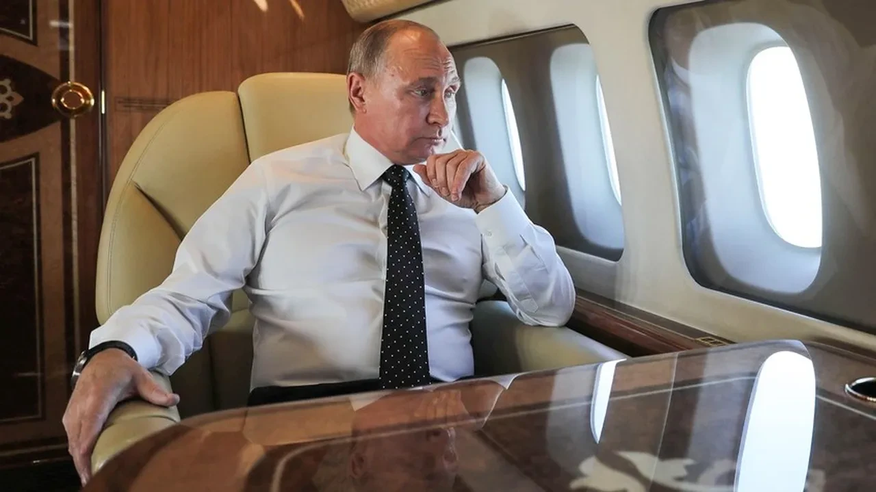 İki uçak aynı anda havalandı! Putin'den Trump benzeri 'uçak oyunu'