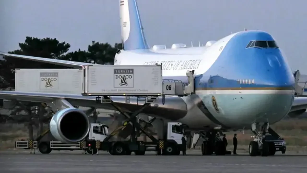 İki uçak aynı anda havalandı! Putin'den Trump benzeri 'uçak oyunu'