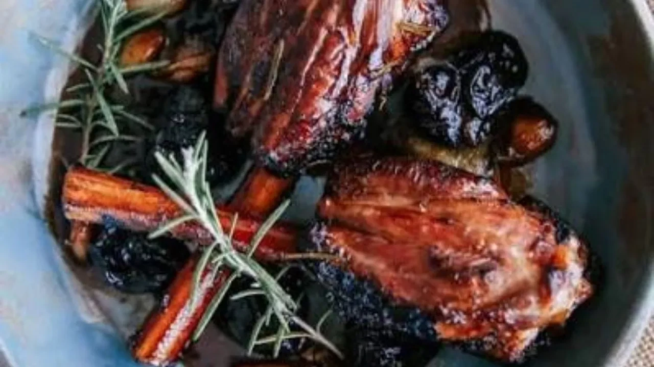 İlk başta erikle eti yakıştıramadım, yapınca fikrim değişti! MasterChef mürdüm erikli kuzu incik