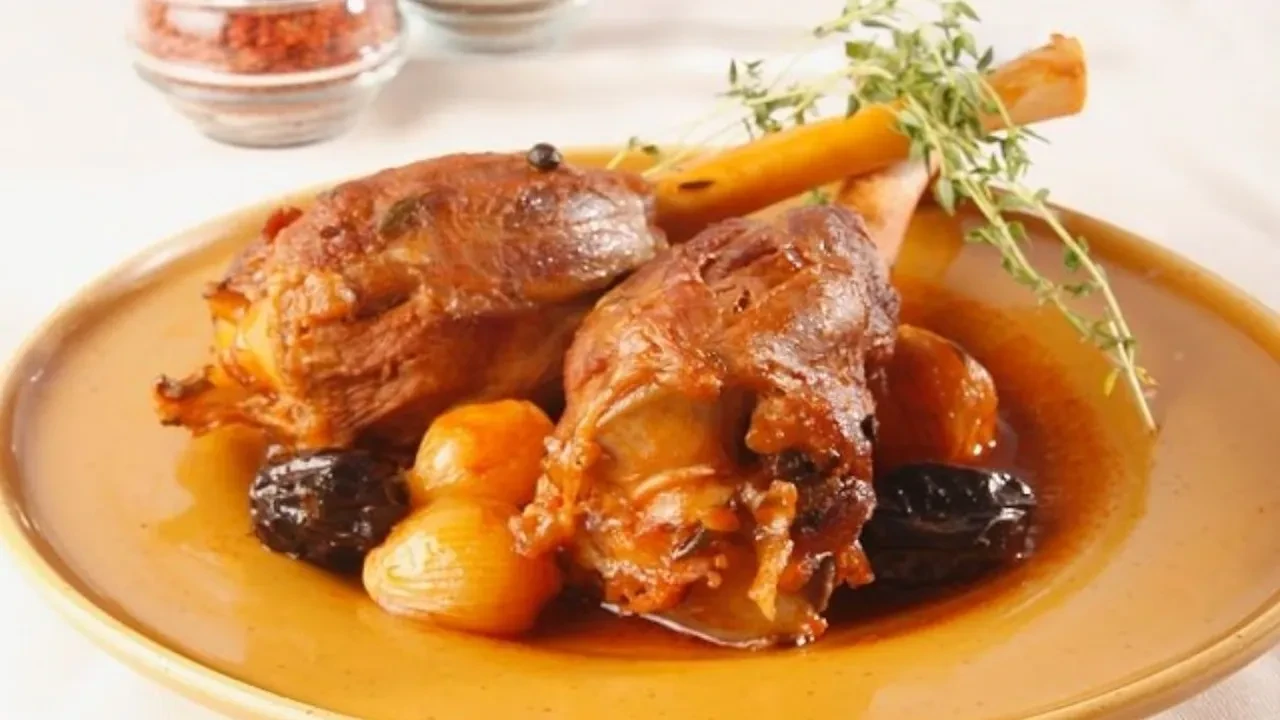 İlk başta erikle eti yakıştıramadım, yapınca fikrim değişti! MasterChef mürdüm erikli kuzu incik
