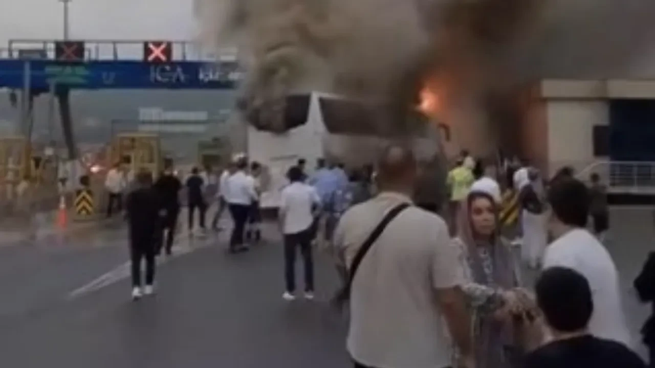 Kuzey Marmara Otoyolu'nda yolcu otobüsü alev alev yandı