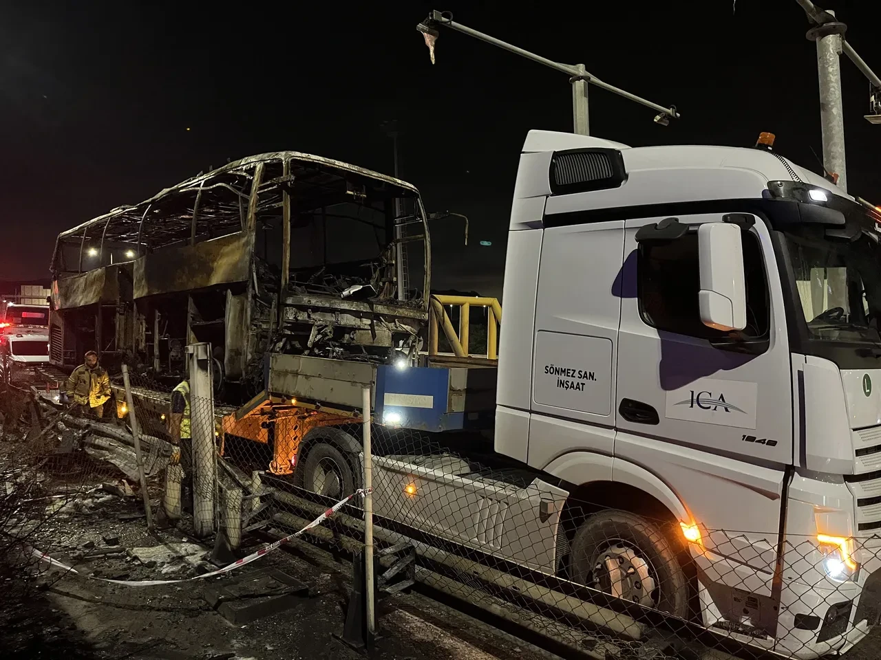 Kuzey Marmara Otoyolu'nda yolcu otobüsü bariyerlere çarptı: Ölü ve yaralılar var