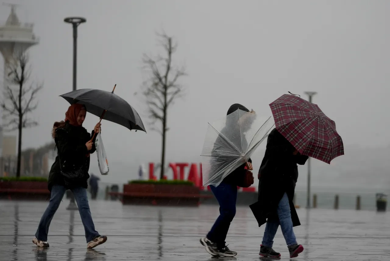 Meteoroloji yeni hafta hava durumu için uyardı! Yaz havasına sert fren: 8 derece birden düşüyor