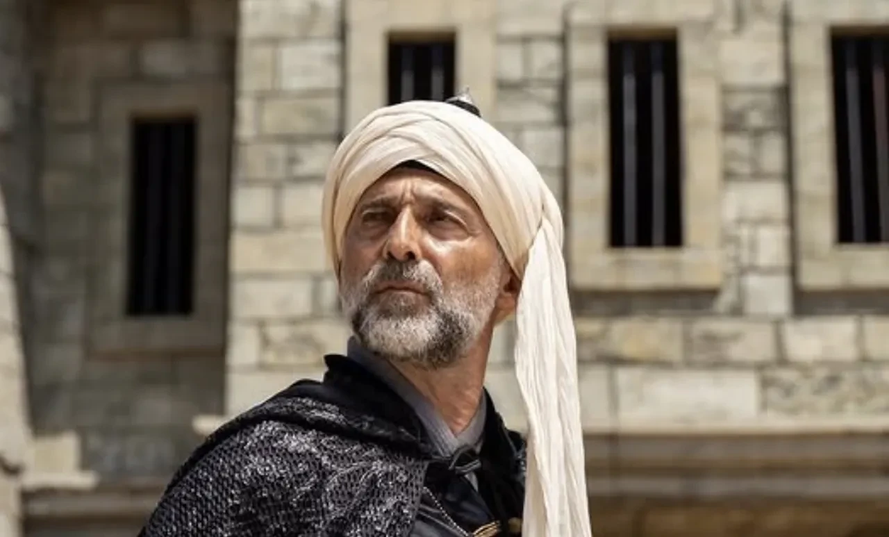 Aşk ve Taht karakteri Ayaba kimdir? Cem Bender kimdir, kaç yaşında? Ayaba karakterini oynayan Cem Bender evli mi?