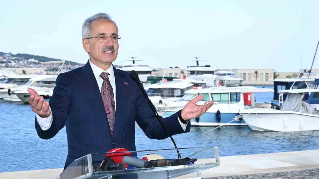 Bakan Uraloğlu: 'Denizcilik ödemelerinin yaklaşık yüzde 80’i kredi kartıyla çevrim içi yapılabiliyor'
