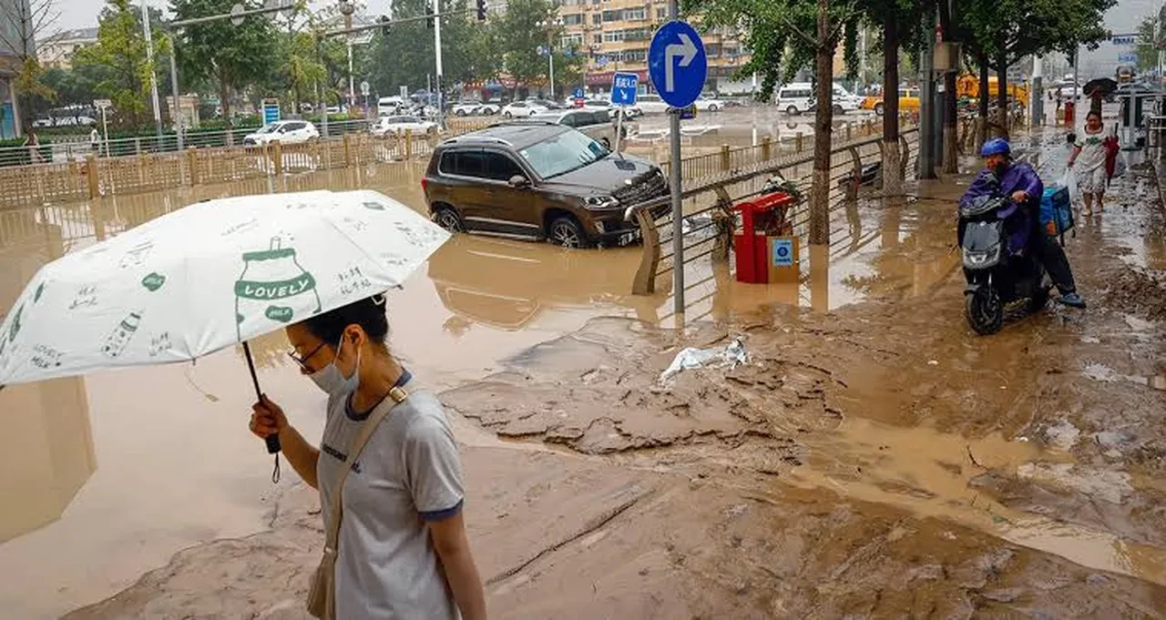 Çin'in Haynan Adası'nda acil durum: Eğitime ara verildi, on binlerce kişi tahliye edildi