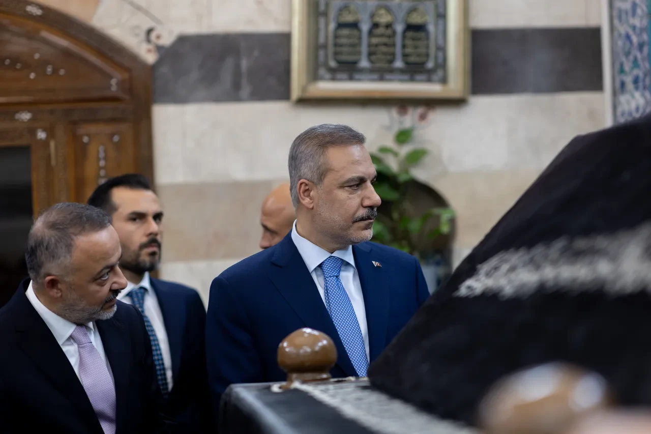 Hakan Fidan'dan Şam temasları sonrası net mesaj: "Suriye'nin yanında olmayı sürdüreceğiz"