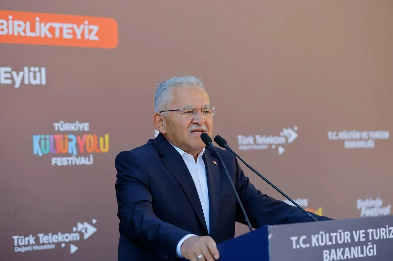 Kayseri Belediye Başkanı Büyükkılıç’tan Bakan Ersoy’a “Kayseri Kültür Yolu Festivali” teşekkürü