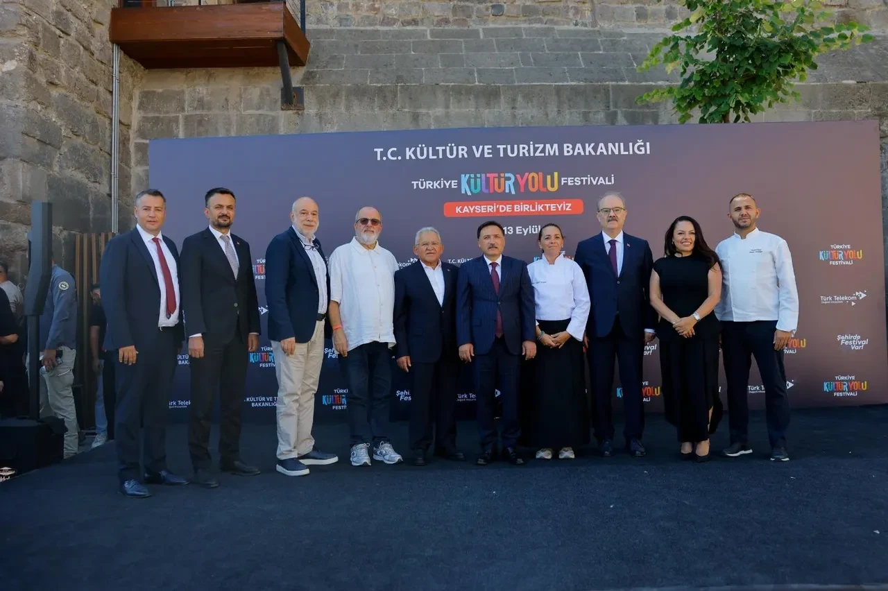 Kayseri Belediye Başkanı Büyükkılıç’tan Bakan Ersoy’a “Kayseri Kültür Yolu Festivali” teşekkürü