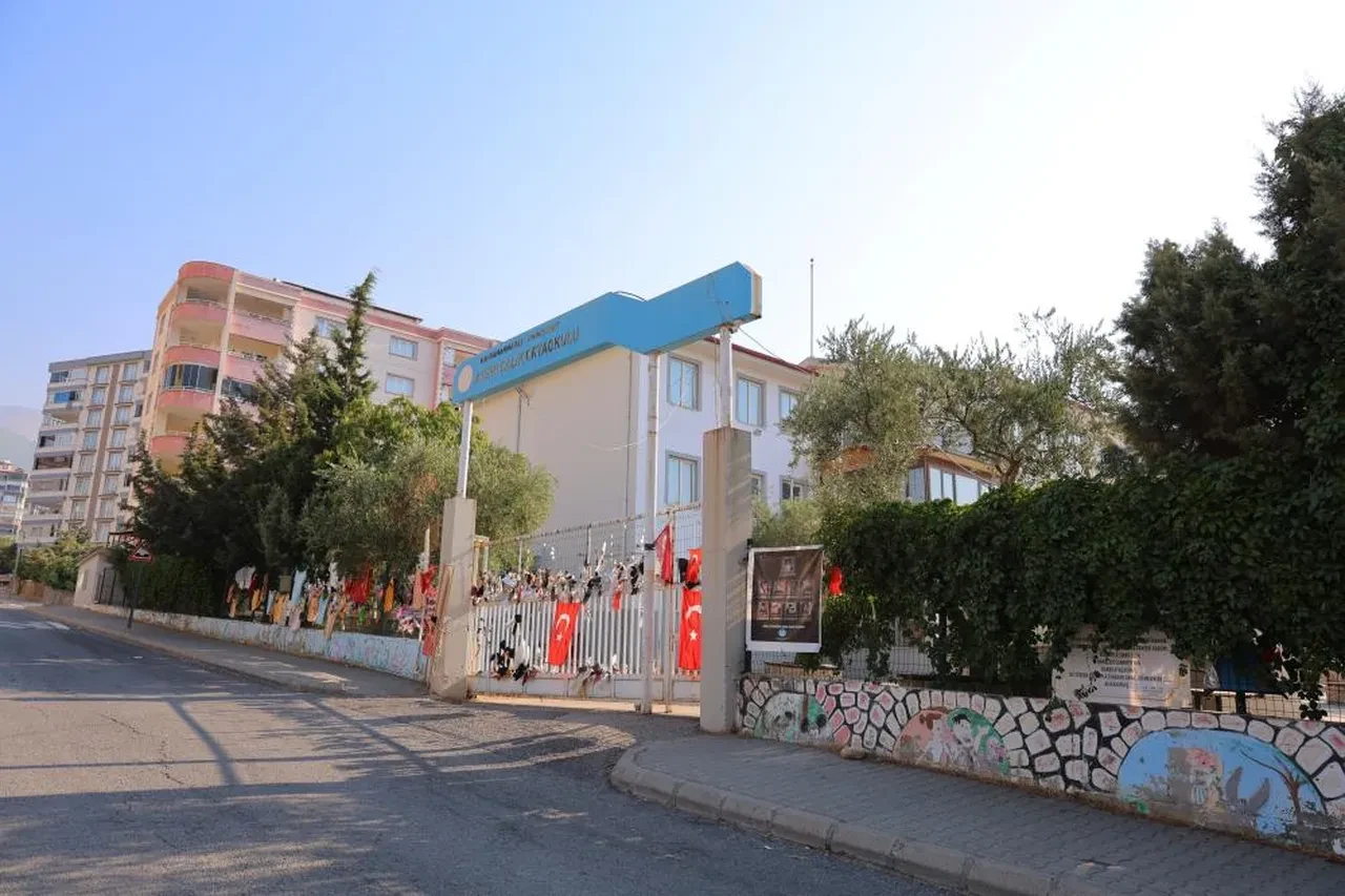 Saldırının ardından kapatılan Ayser Çalık Ortaokulu'nda sessizlik hakim