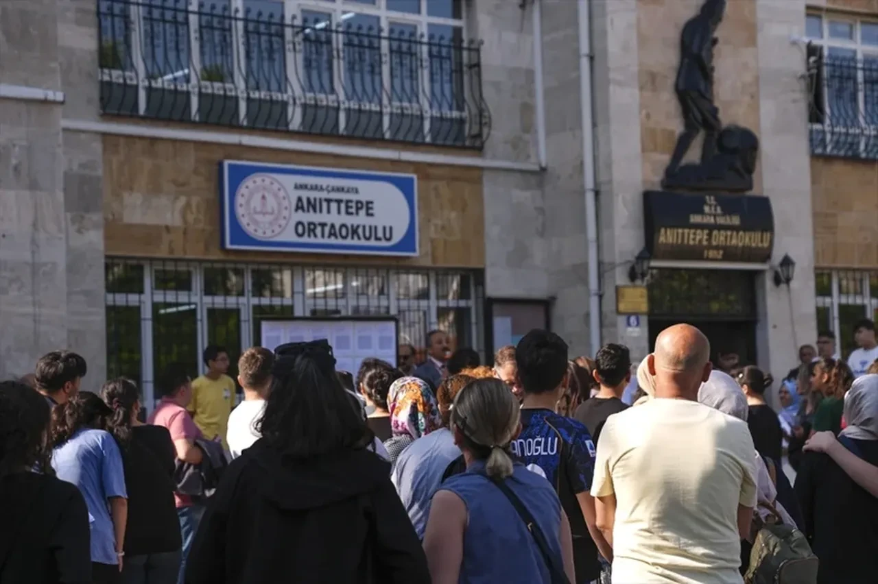 Tatil bitti, okullar açılıyor: Milyonlarca öğrenci için ders zili çalacak
