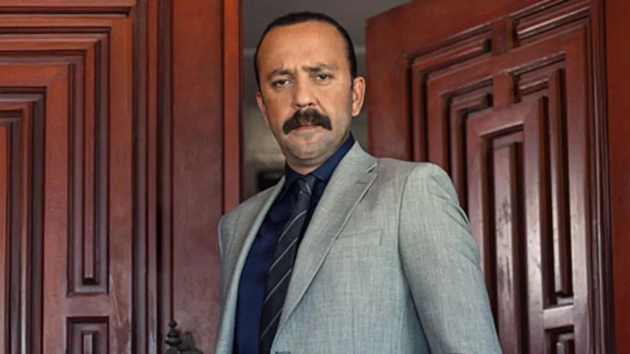 Tuzlu Kahve yapım şirketinin karışıklığı! Sarp Apak ve Sarp Akkaya arasındaki komik paylaşım