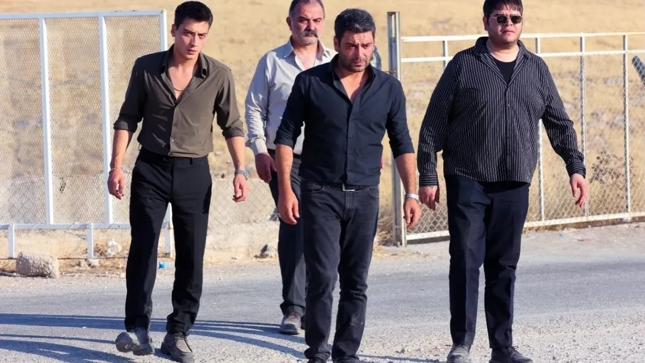 Uzak Şehir’de Kaya ve İpek evleniyor mu?  Kaya ve Zerrin yeniden bir araya gelecek mi? 