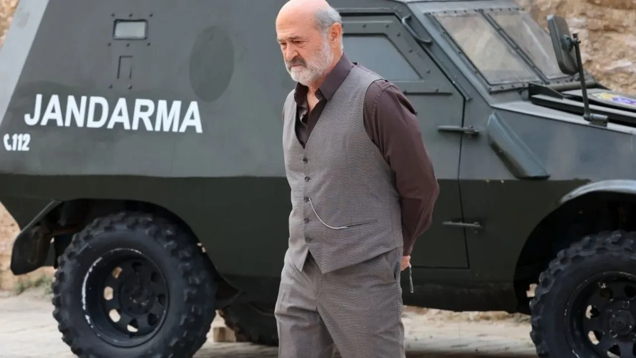 Uzak Şehir’de Kaya ve İpek evleniyor mu?  Kaya ve Zerrin yeniden bir araya gelecek mi? 